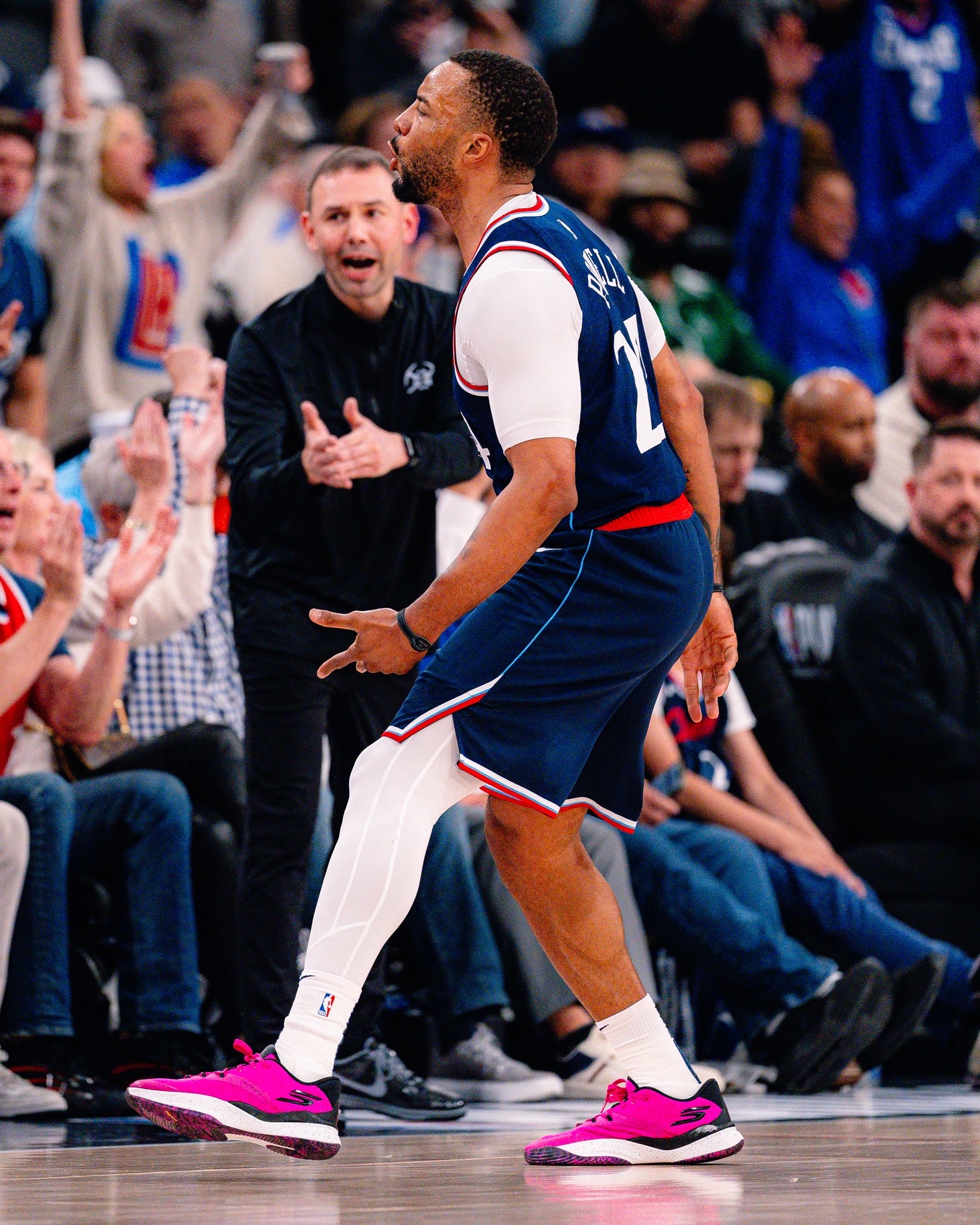 爱游戏中国体育-包含洛杉矶快船发布备战花絮；冲刺阶段临场应变；社区盾任务艰巨；数据趋势出现新变化的词条