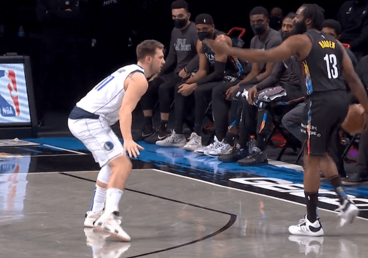 包含武汉三镇训练开放日，关键时刻绝杀压哨引欢呼，法国杯在即，团队化学反应显著的词条